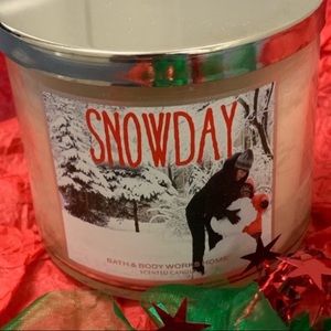 Last Chance!🎄 “Snowday” Bath Body Works 3 Wick.